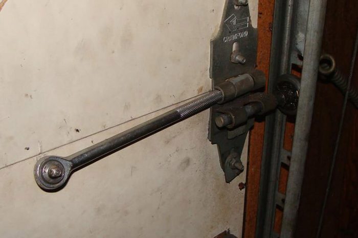 Socket wrench hinge pin